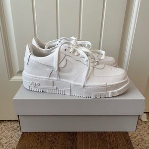 NIB NIKE AIR FORCE 1 '07 WOMENS SIZE 7.5